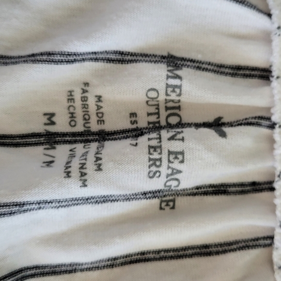 Medium american eagle black & white ruffled striped cropped off the shoulder tee - Picture 3 of 4